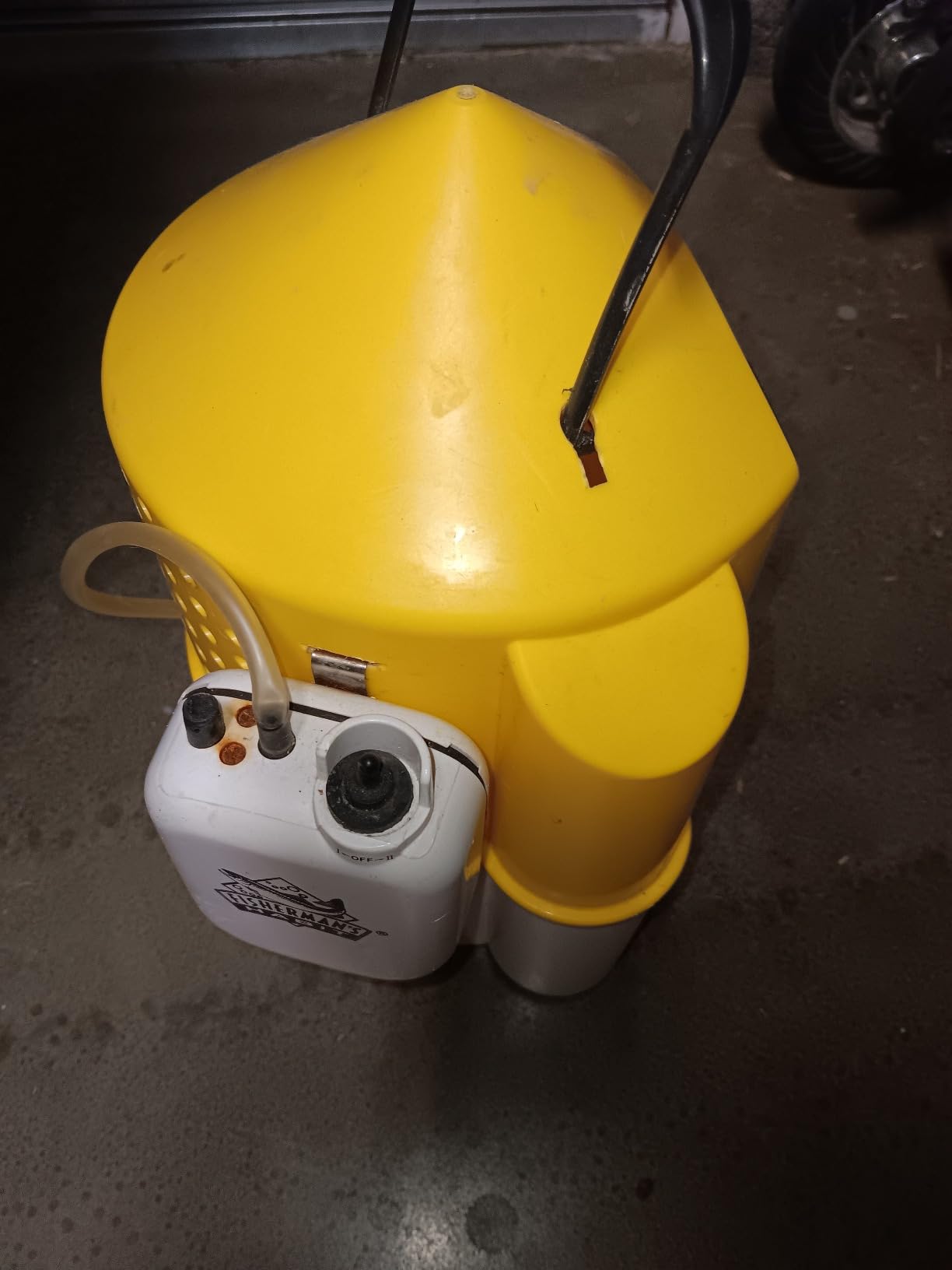 Marine Metal CB-115 Cool Bubbles Insulated, Aerated Live Bait Container with Bubble Box Aerator Pump (5 gal) customer photo 1