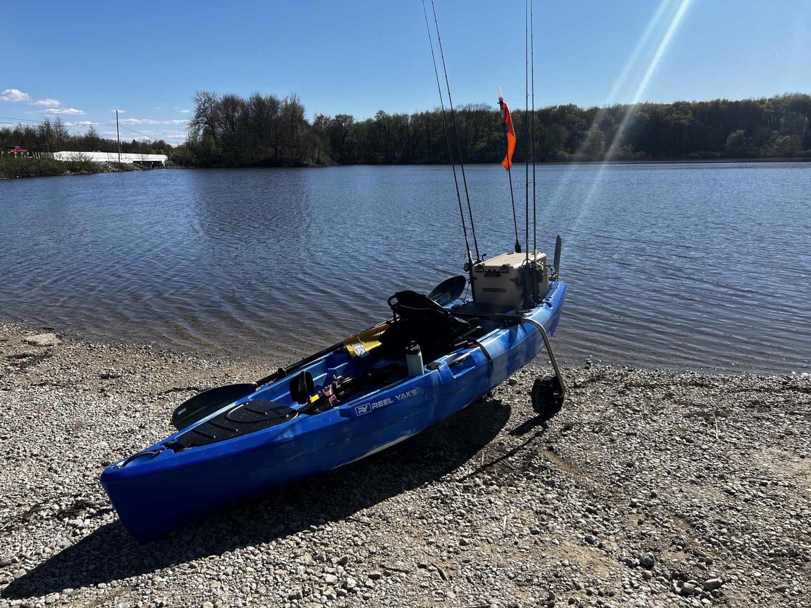 YakAttack VISIPole II with Flag and 360° LED Light | GearTrac Ready Visibility System for Kayaks | Waterproof to 1000 ft | Includes Mounting Hardware & Batteries | Made in USA customer photo 1