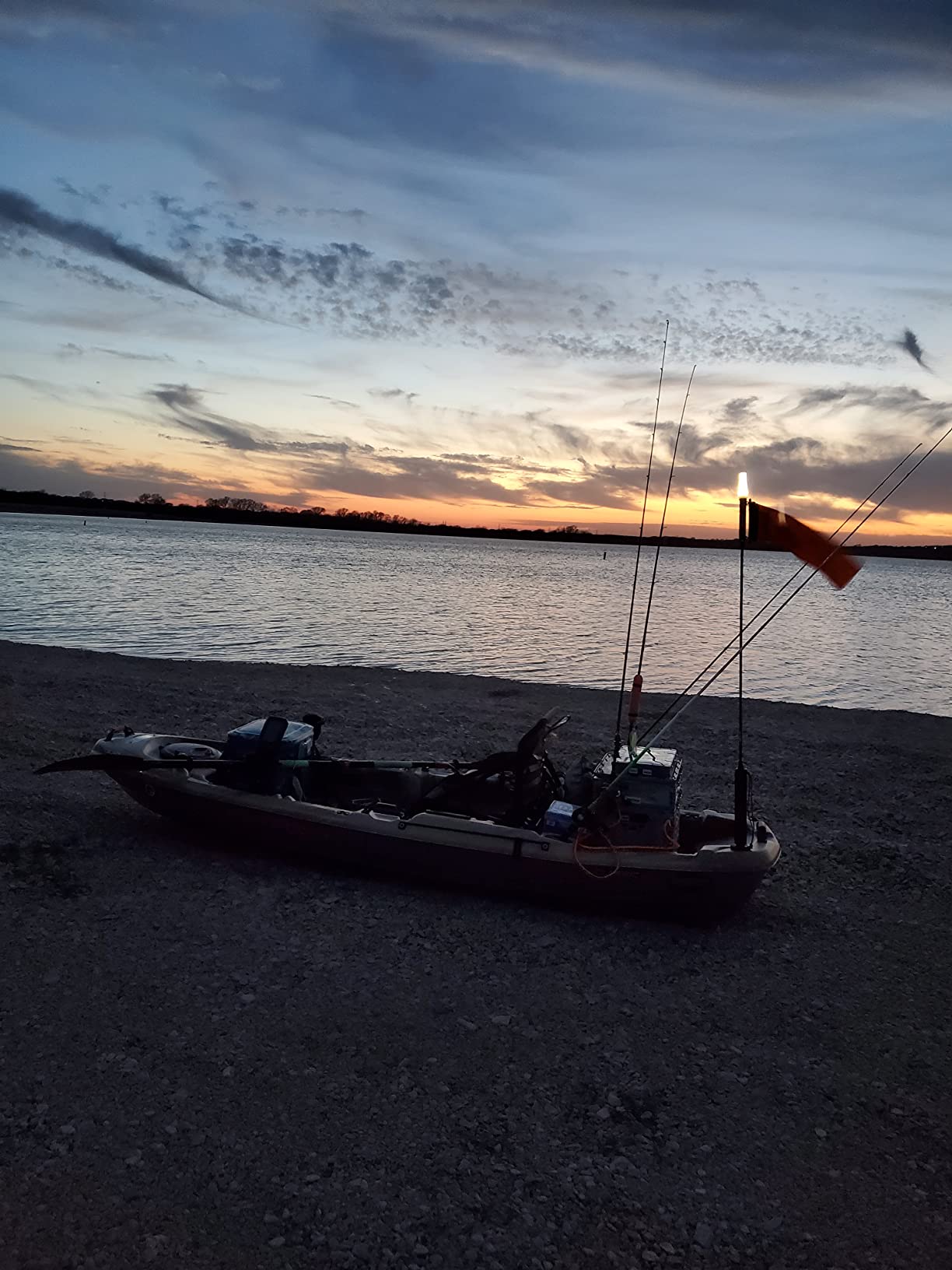 YakAttack VISIPole II with Flag, Light, and MightyMount | Kayak Visibility System with Floating Base & 360° LED Light | Waterproof to 1000 ft | Includes Mounting Hardware | Made in USA customer photo 1