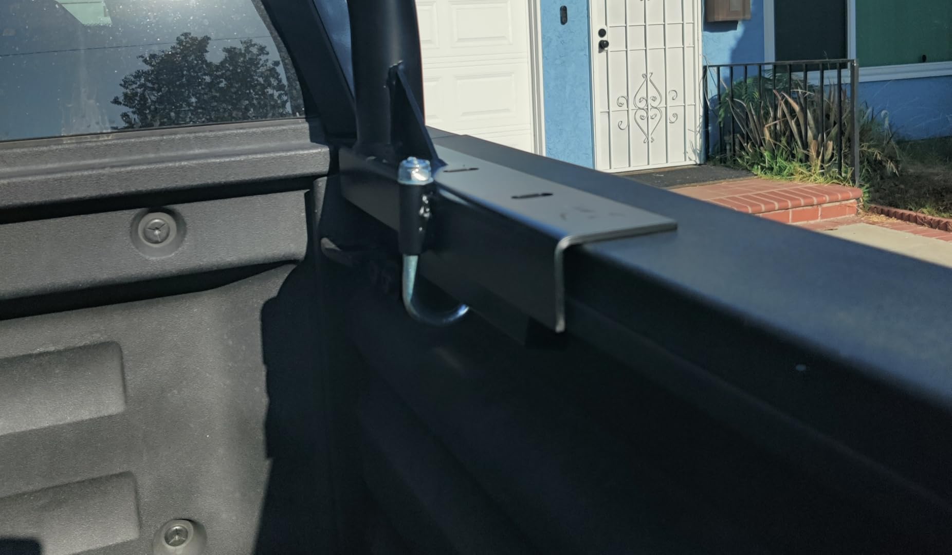 VEVOR Extendable Steel Truck Ladder Rack - 800 lbs Capacity, 46-71 inch, Non-Drilling for Kayak, Surfboard, Lumber, Lumber customer photo 1