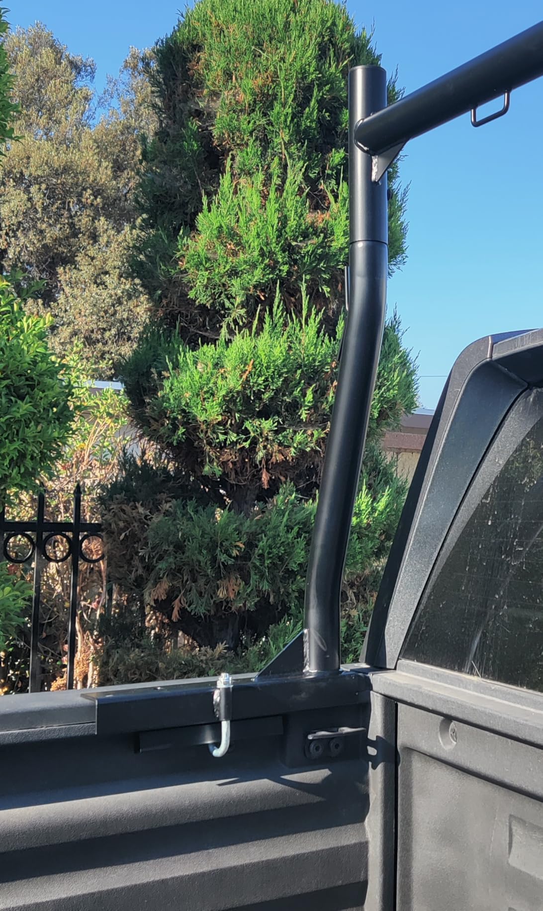 VEVOR Extendable Steel Truck Ladder Rack - 800 lbs Capacity, 46-71 inch, Non-Drilling for Kayak, Surfboard, Lumber, Lumber customer photo 2
