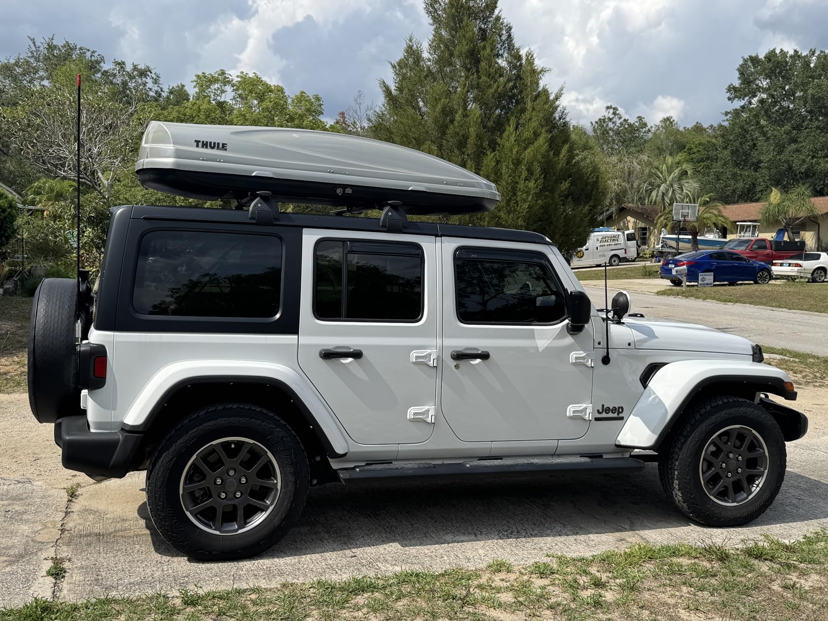 Tuyoung Roof Rack Cross Bars Lockable Compatible with Jeep Wrangler JK JL Gladiator JT 2007-2026, 2 & 4 Door 220lbs Heavy Duty Aluminum Crossbars Rooftop Kayak Bike Luggage Racks customer photo 2