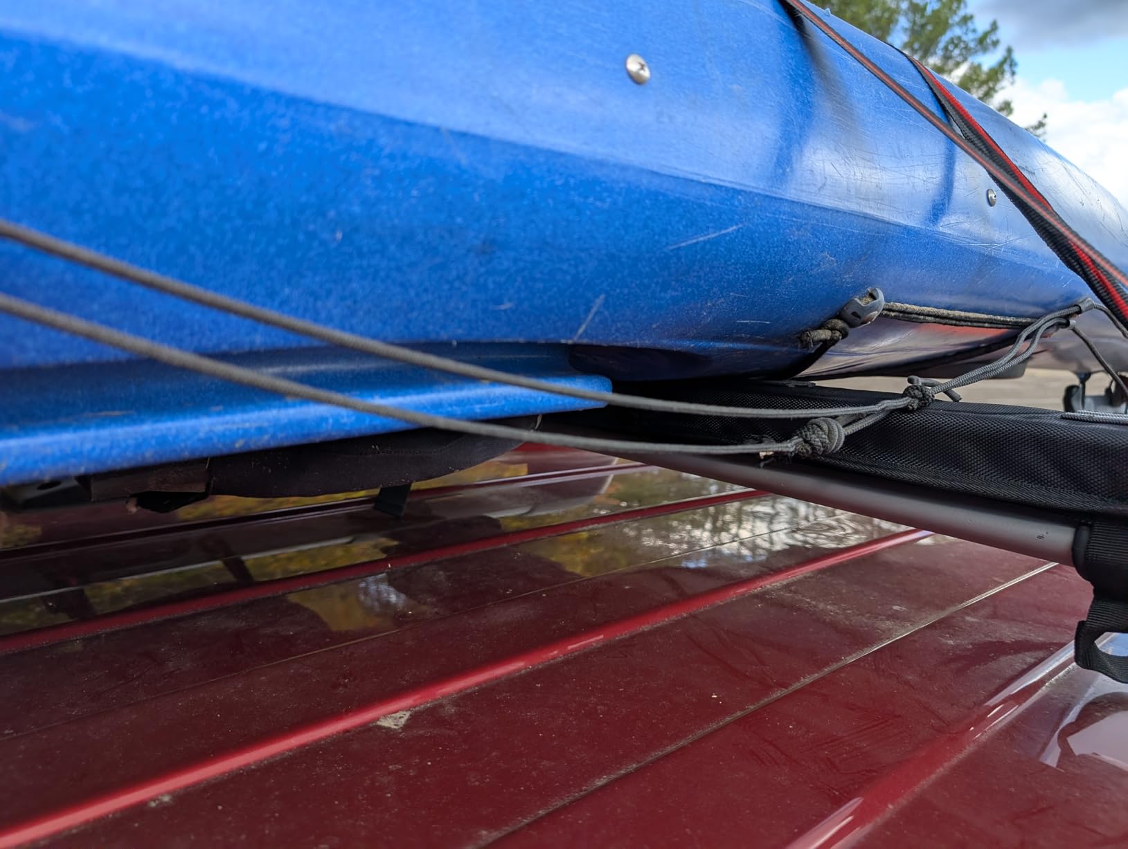 Abahub Soft Roof Rack Pads with 2 Tie Down Straps, 2 Tie Down Ropes, 2 Hood Loops and Storage Bag, for Surfboard, Kayak, Canoe, Heavy Duty Universal Car Roof Racks System (Use with Cross Bar) customer photo 1