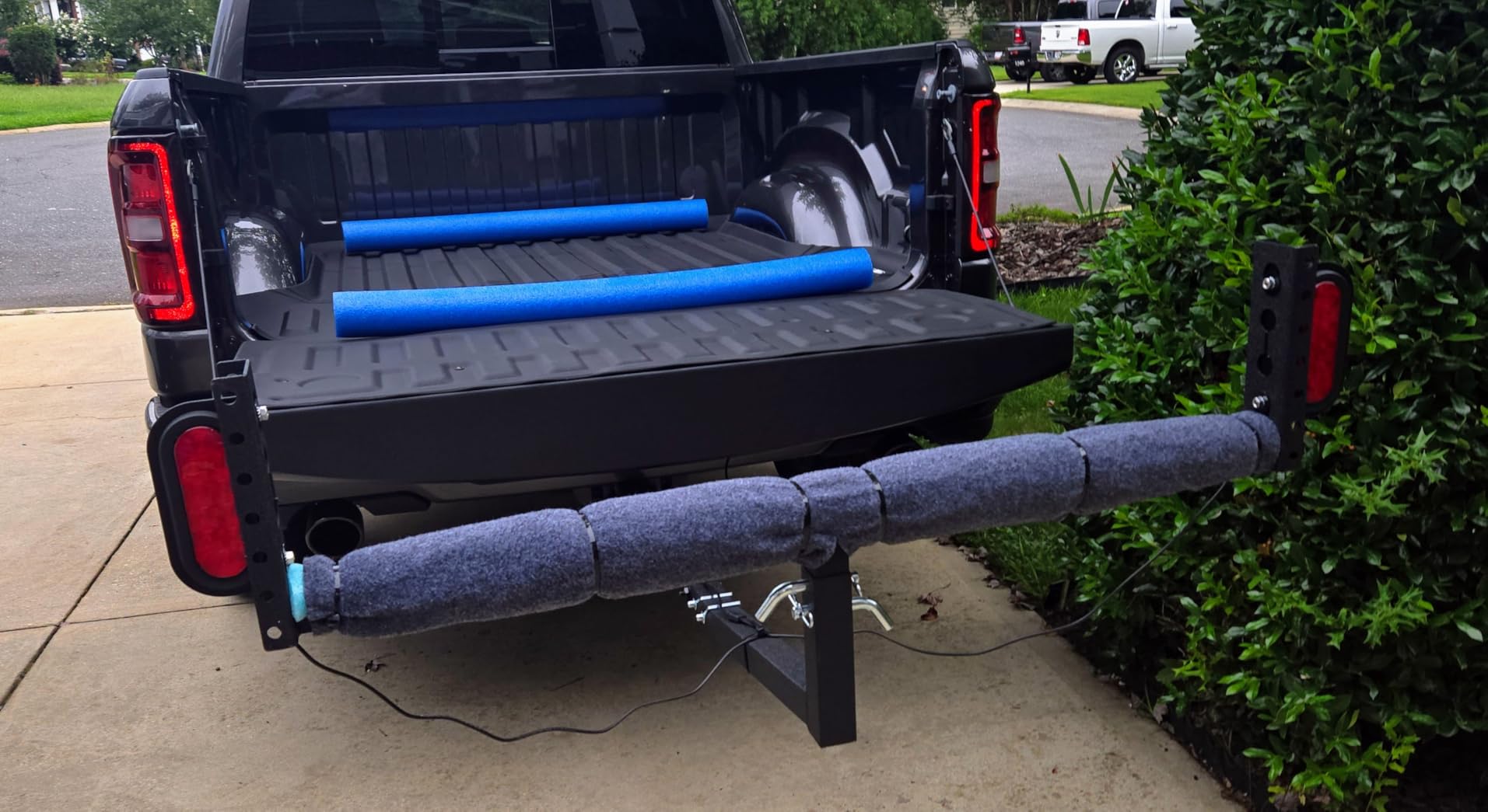 Truck Bed Extender Hitch Mount, 2 in 1 Design Foldable Kayak Hitch Extender, 800 lbs Load Capacity Tailgate Hitch Extendsion for Pickup Trucks & SUVs for Kayak Ladder, Canoe, Pipes, Lumber Rack customer photo 2