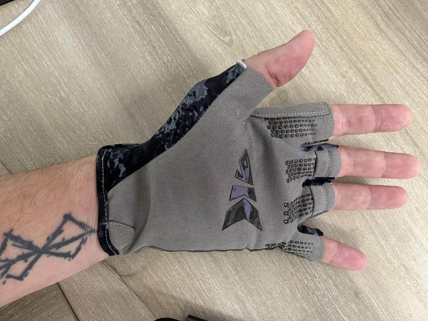 KastKing Gill Raker Gloves, UPF 50 FrostWeave Yarn Cooling Fabric, Non-Slip Grip, Quick-Dry, Short Cuff Comfort, Reflective Logo, Fishing, Hiking, Outdoors customer photo 1
