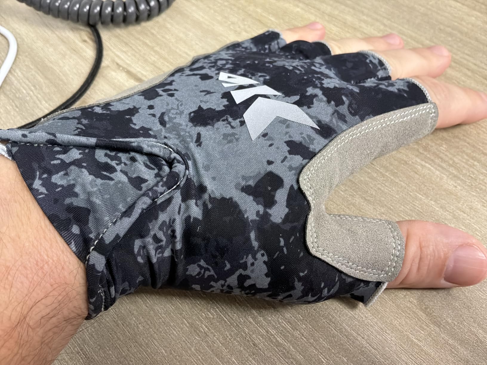 KastKing Gill Raker Gloves, UPF 50 FrostWeave Yarn Cooling Fabric, Non-Slip Grip, Quick-Dry, Short Cuff Comfort, Reflective Logo, Fishing, Hiking, Outdoors customer photo 2
