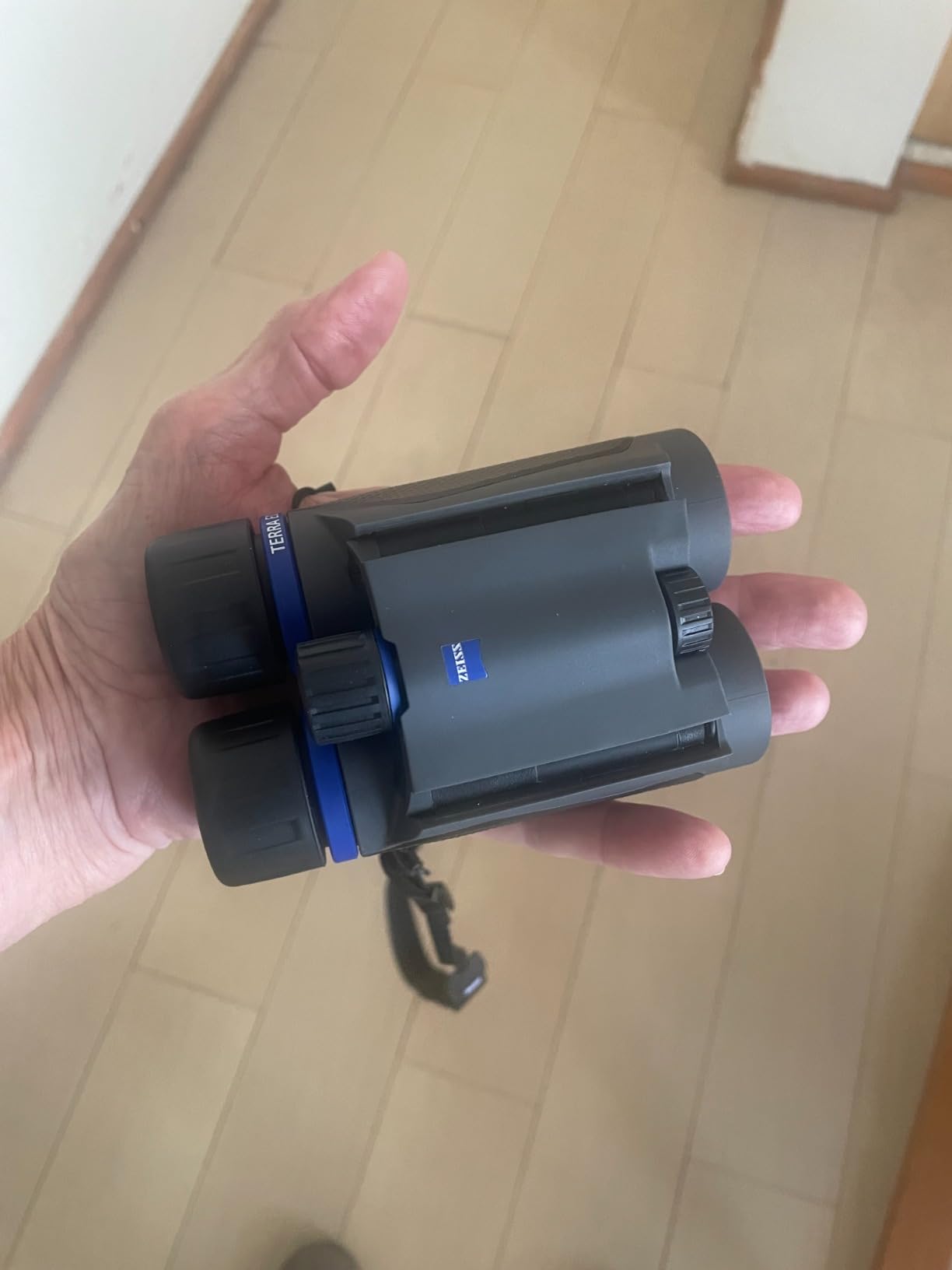 ZEISS Terra ED Pocket Binoculars Compact, Waterproof, and Fast Focusing with Coated Glass for Optimal Clarity in All Weather Conditions for Bird Watching, Hunting, Sightseeing customer photo 1