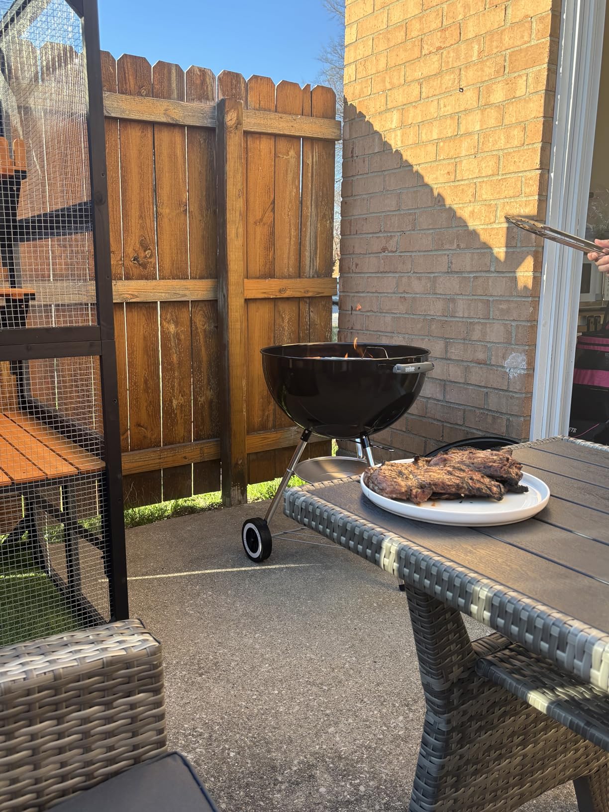 Weber Original Kettle Charcoal Grill, 22-Inch, Black - Classic Outdoor BBQ Grill with One‑Touch™ Cleaning System & Precise Temperature Control Dampers customer photo 2