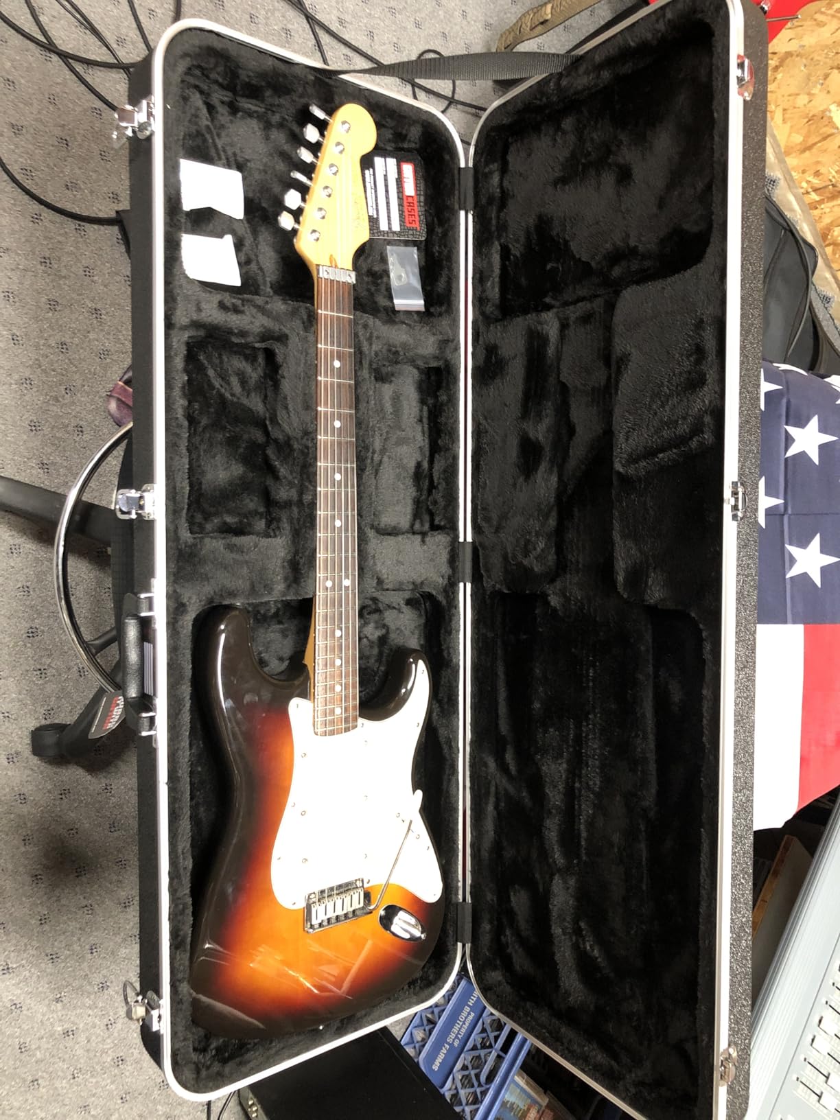Gator Cases Deluxe Legacy Series Lightweight Deluxe ABS Molded Case for Standard Strat or Tele Style Guitars (GC-ELECTRIC-A) customer photo 2