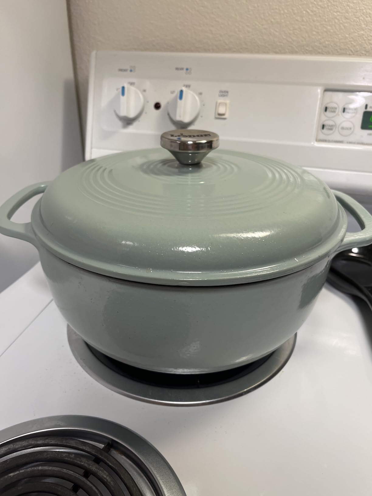 Lodge Essential Enamel Cast Iron Dutch Oven 6 Quarts - Perfect for Bread Baking, Braising, Marinating & Slow Cooking, Features Moisture-Sealing Lid & Dual Handles, Kitchen Essentials, Island Spice Red customer photo 1