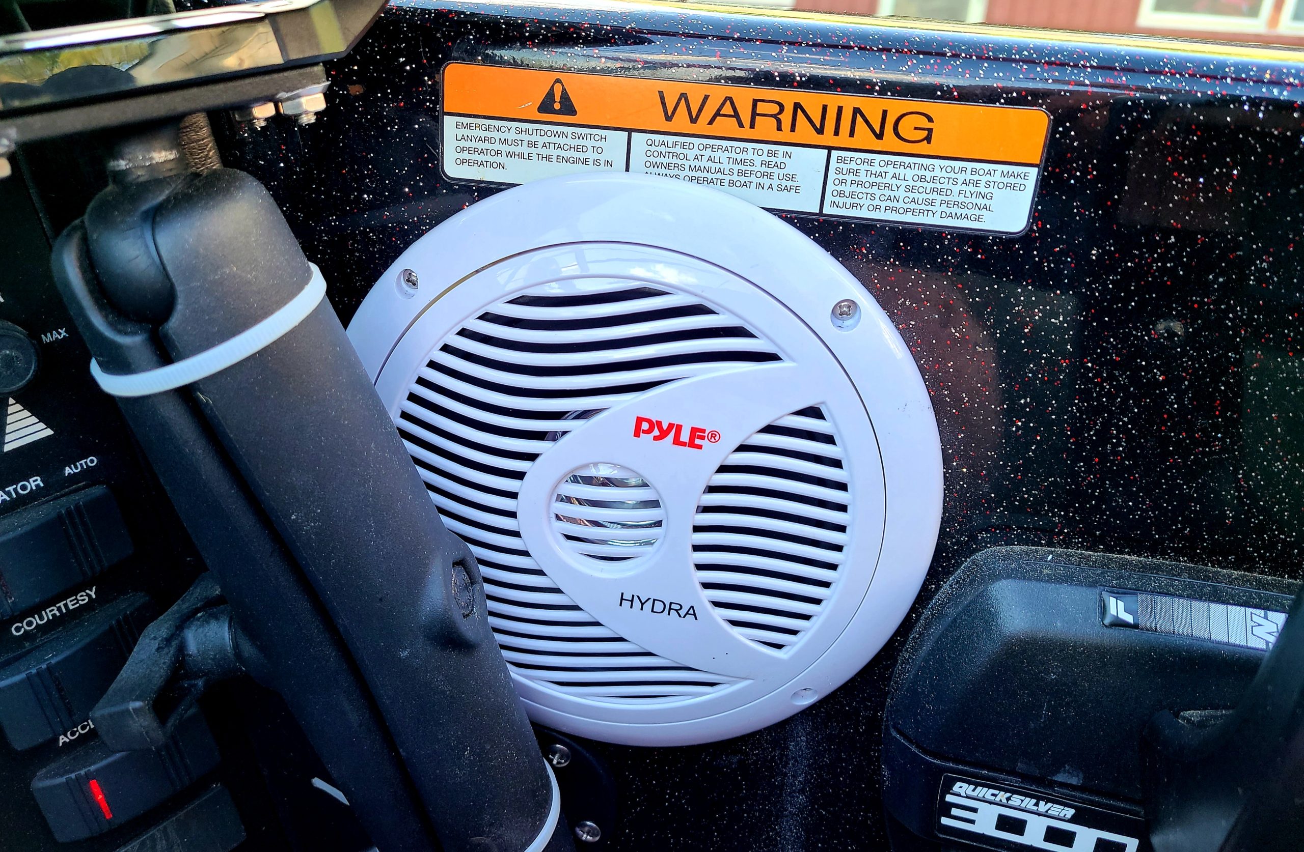 Pyle 6.5 Inch Dual Marine Speakers - 2 Way Waterproof and Weather Resistant Outdoor Audio Stereo Sound System with 150 Watt Power, Polypropylene Cone and Cloth Surround - 1 Pair - PLMR60W (White) customer photo 2