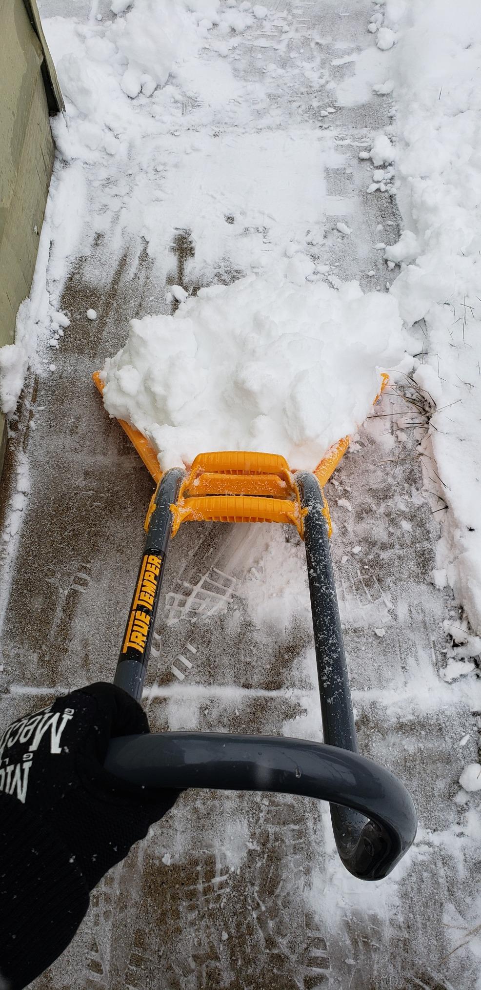 TRUE TEMPER 1625300 SnoBoss Poly Snow Shovel/Pusher/Scraper with Ergonomic Aluminum Handle, 56-Inch customer photo 1