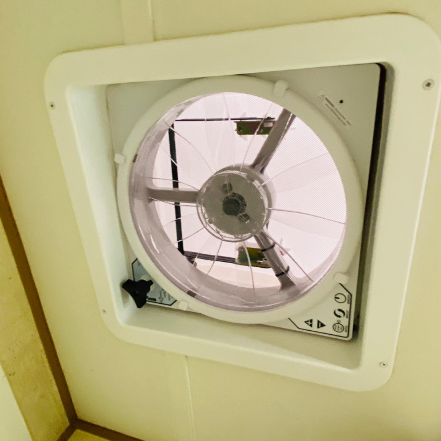 Maxxfan Plus High Powered 10-Speed RV Intake and Exhaust Fan - Manual or Remote Control Electric Opening, Easy Ceiling Controls, Rain Sensor with Automatic Lid Closure, White (00-04000K) customer photo 1