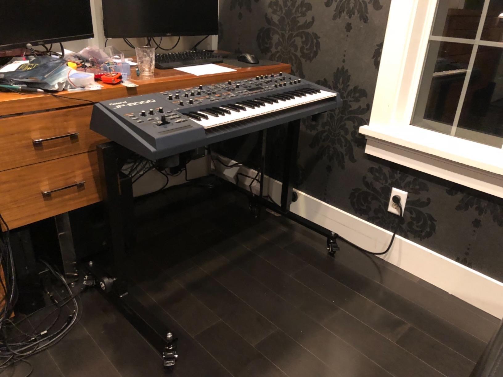 K&M Konig & Meyer 18810.015.55 Table Style Keyboard Stand Omega - Sturdy Height Adjustable Frame - Folds Flat Portable - Fits Piano and Electric Keyboards - For Adult and Youth Musicians - Black customer photo 2