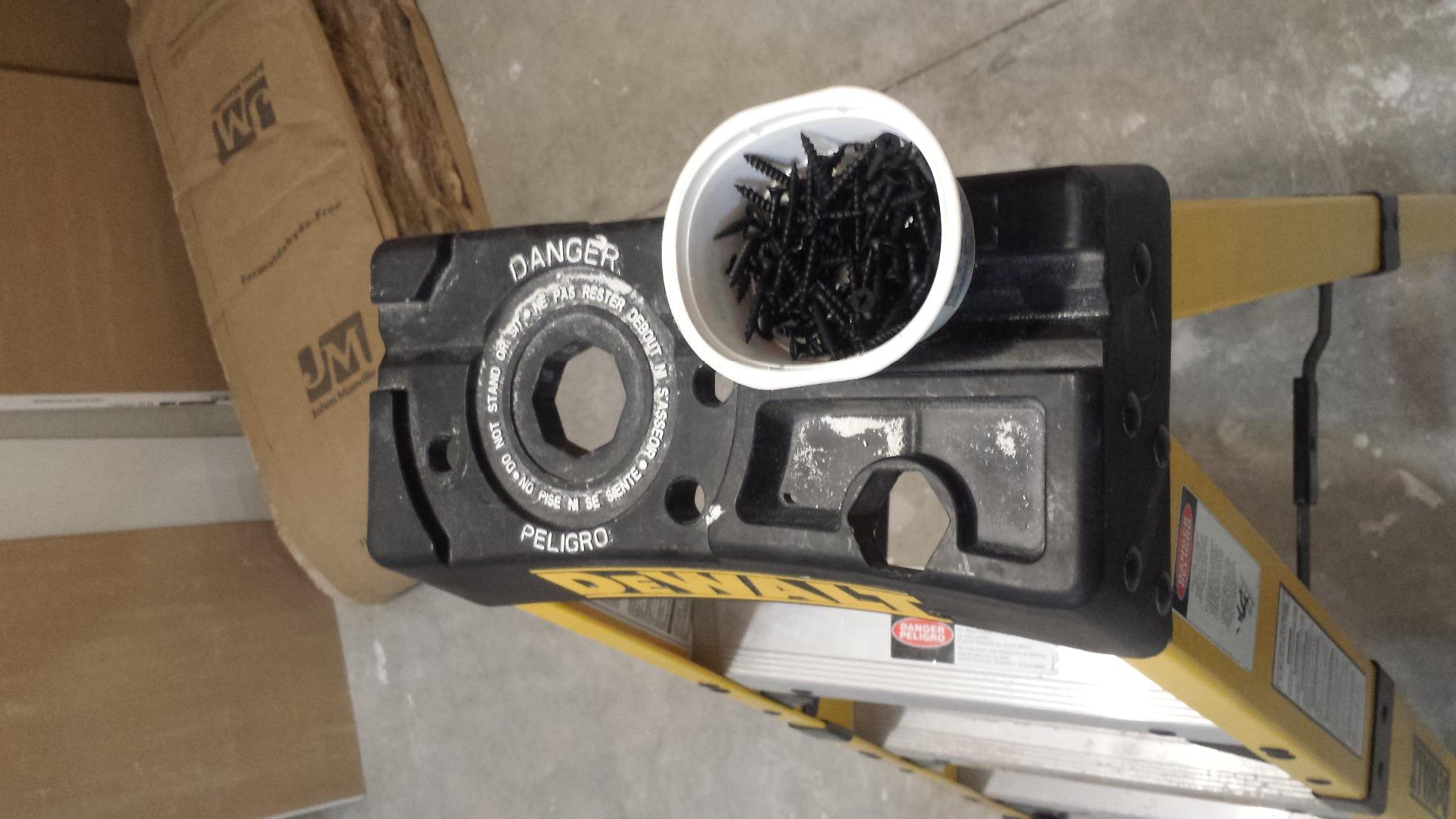 DeWalt Type IAA 375lb Rated FG Stepladder 4' DXL3410-04 customer photo 1