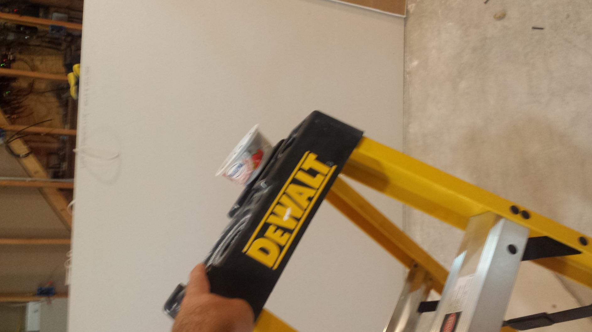 DeWalt Type IAA 375lb Rated FG Stepladder 4' DXL3410-04 customer photo 2
