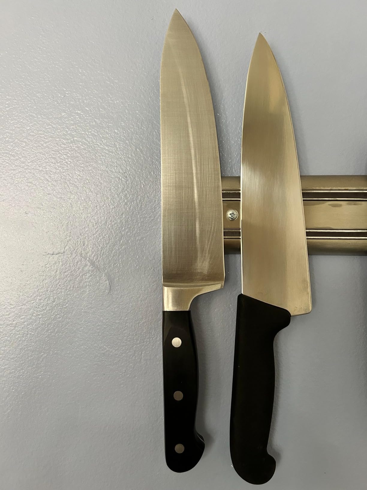 Victorinox Fibrox Pro Chef's Knife, 8 Inch - Swiss Army Kitchen Knife, High Carbon Stainless Steel Blade, Non-Slip Fibrox Handle, Dishwasher Safe customer photo 1