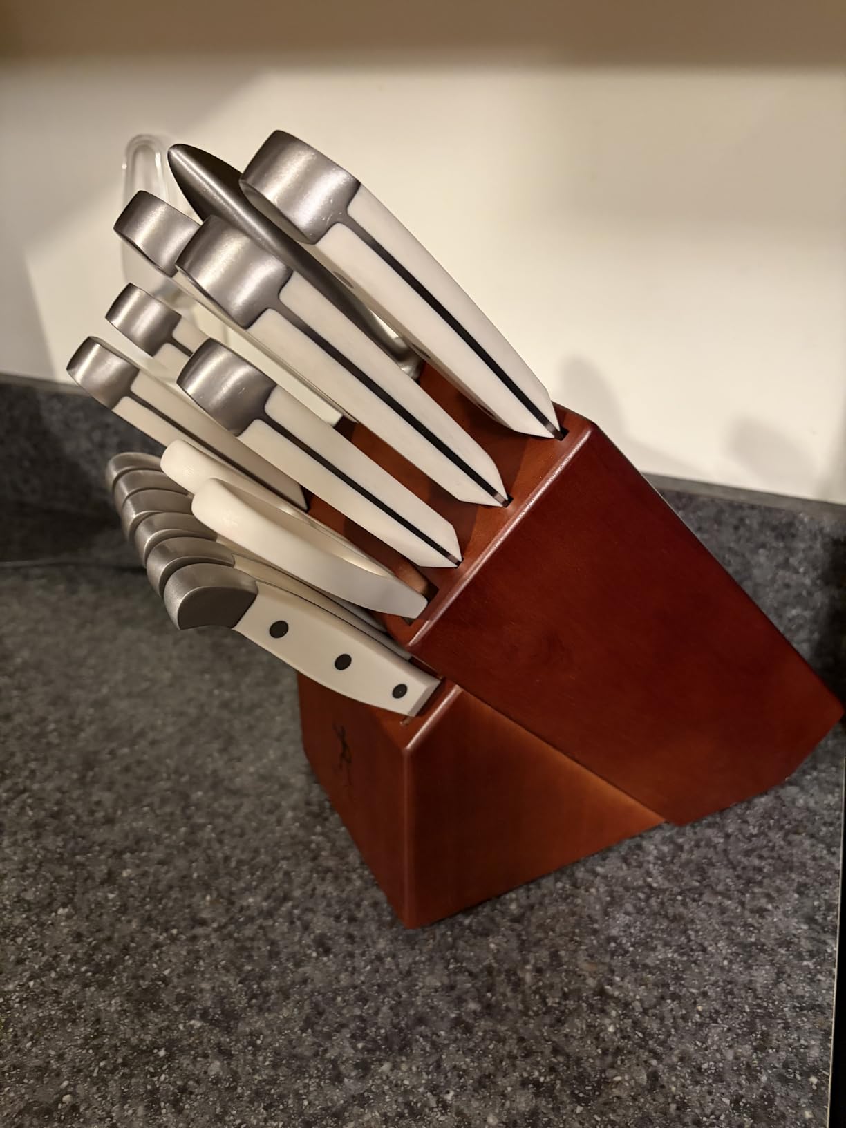 HENCKELS Statement Premium Quality 15-Piece Knife Block Set, Razor-Sharp, German Engineered Informed by 100+ Years of Mastery, Lightweight and Strong, Dishwasher Safe customer photo 2