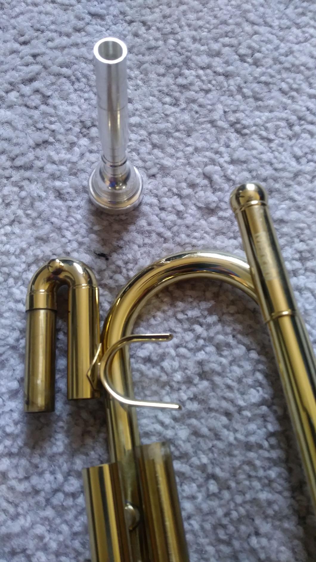 Mendini By Cecilio Bb Standard Trumpet Set for Beginners - Brass Trumpet Instrument with Hard Case, 7C Mouthpiece, Valve Oil, Cleaning Cloth, Gloves (Gold) customer photo 2