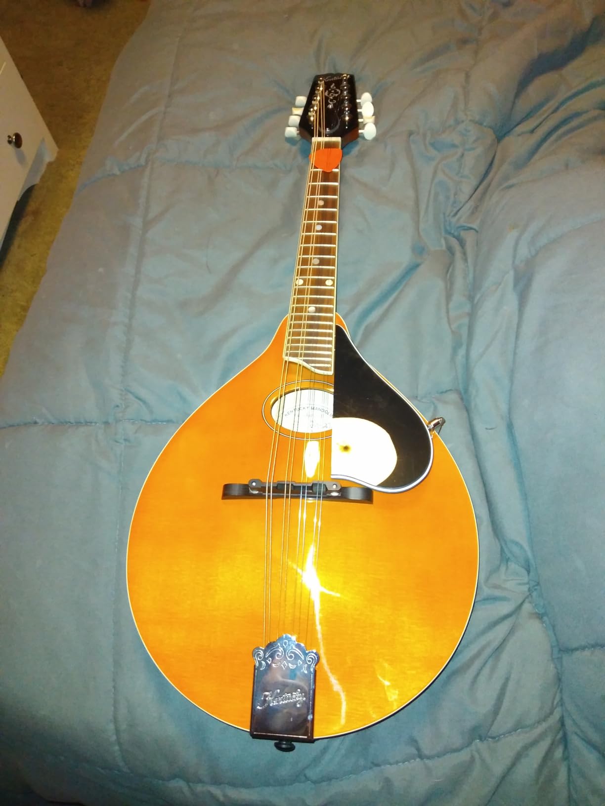 Kentucky KM-272 Artist Oval Hole A-Style Mandolin - Transparent Amber - Solid Spruce Top, Maple Back & Sides customer photo 1