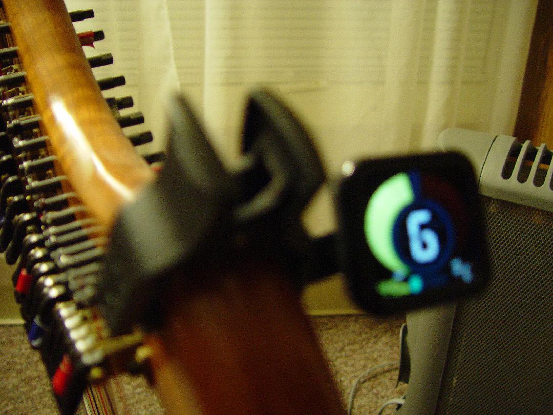 KLIQ UberTuner, Professional Clip-On Tuner for Guitar, Bass, Ukulele, Violin, Mandolin, Banjo & All Instruments customer photo 1