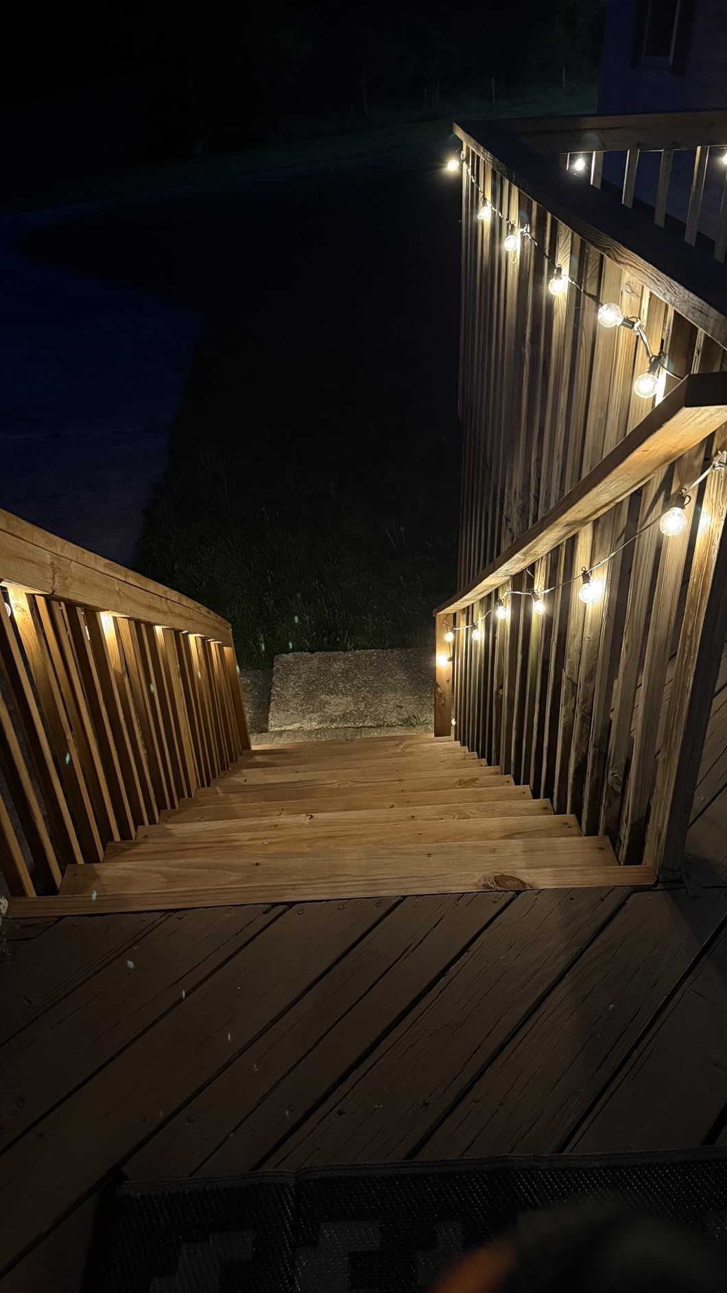 Brightown Outdoor String Lights 29 Feet G40 LED Patio Lights, Plug-in, 13 Plastic Edison Bulbs(1 Spare), Waterproof Connectable Hanging Light for Backyard Porch Balcony Party Decor customer photo 1