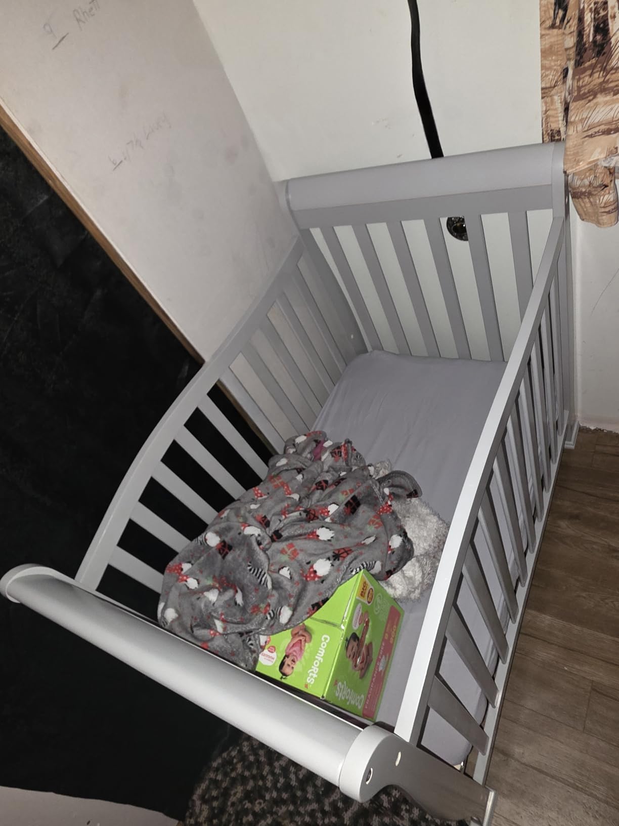 Dream On Me Violet 4-in-1 Convertible Mini Baby Crib in White, Pinewood, 1 Mattress Pad, 3 Mattress Heights, Converts to Mini Day Bed & Twin-Size Bed, GreenGuard Gold & BSA Certified customer photo 2