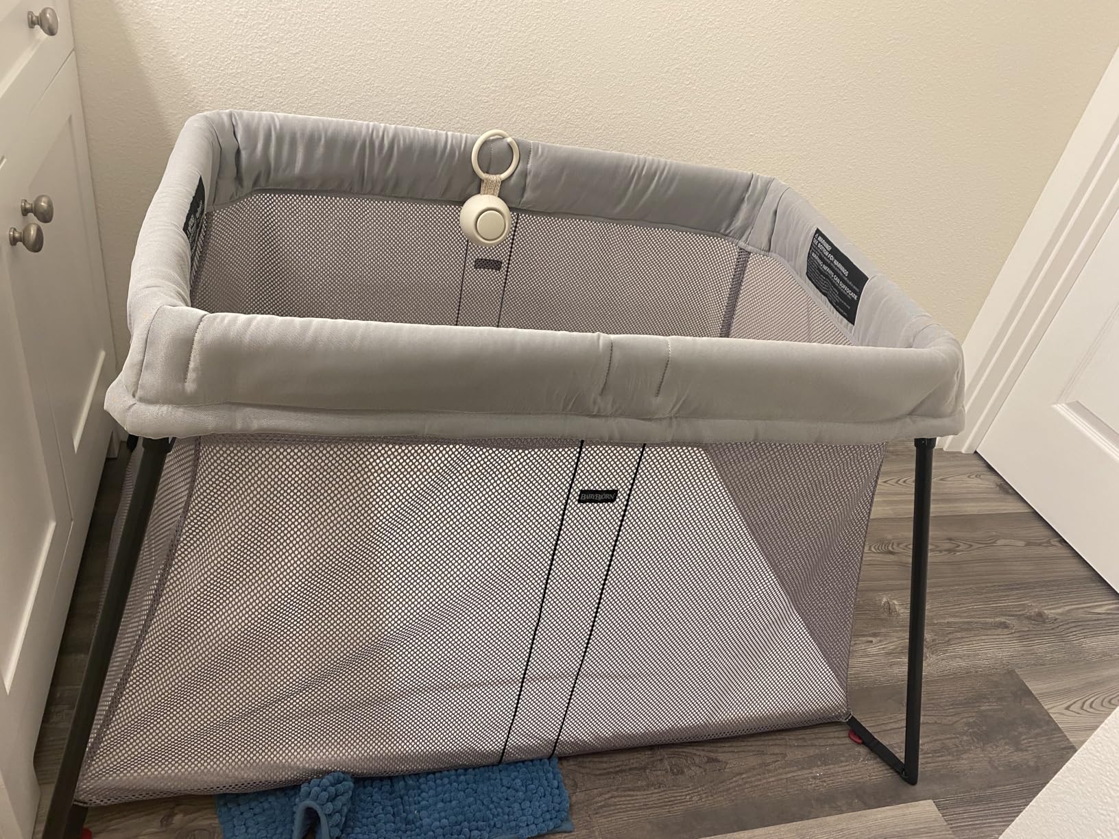 BabyBjorn Travel Crib Light + Fitted Sheet, Black customer photo 1