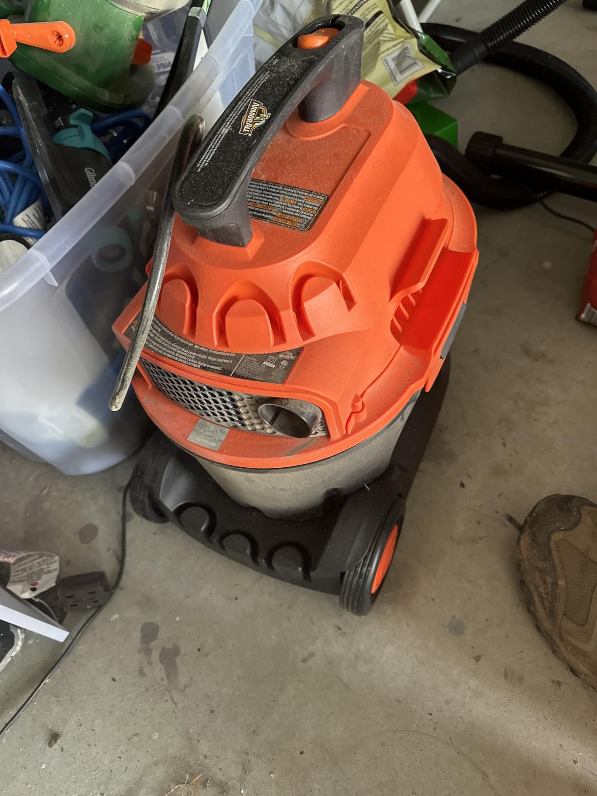Armor All AA255W Wet/Dry Utility Vac 2.5 Gallon, 2.5-Gallon, 120 Volts (AC), Orange/Black customer photo 1