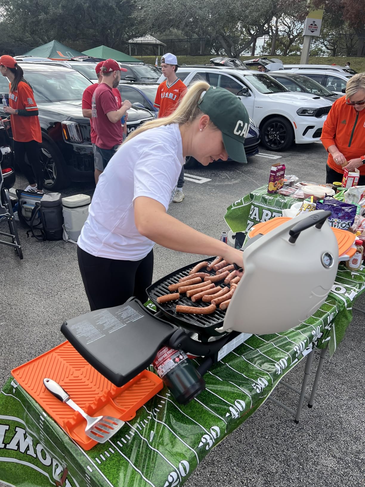 Weber Q1200 Liquid Propane Portable Gas Grill, Red - 1-Burner Travel and Camping Grill with Cast-Iron Grates & Electronic Ignition customer photo 1