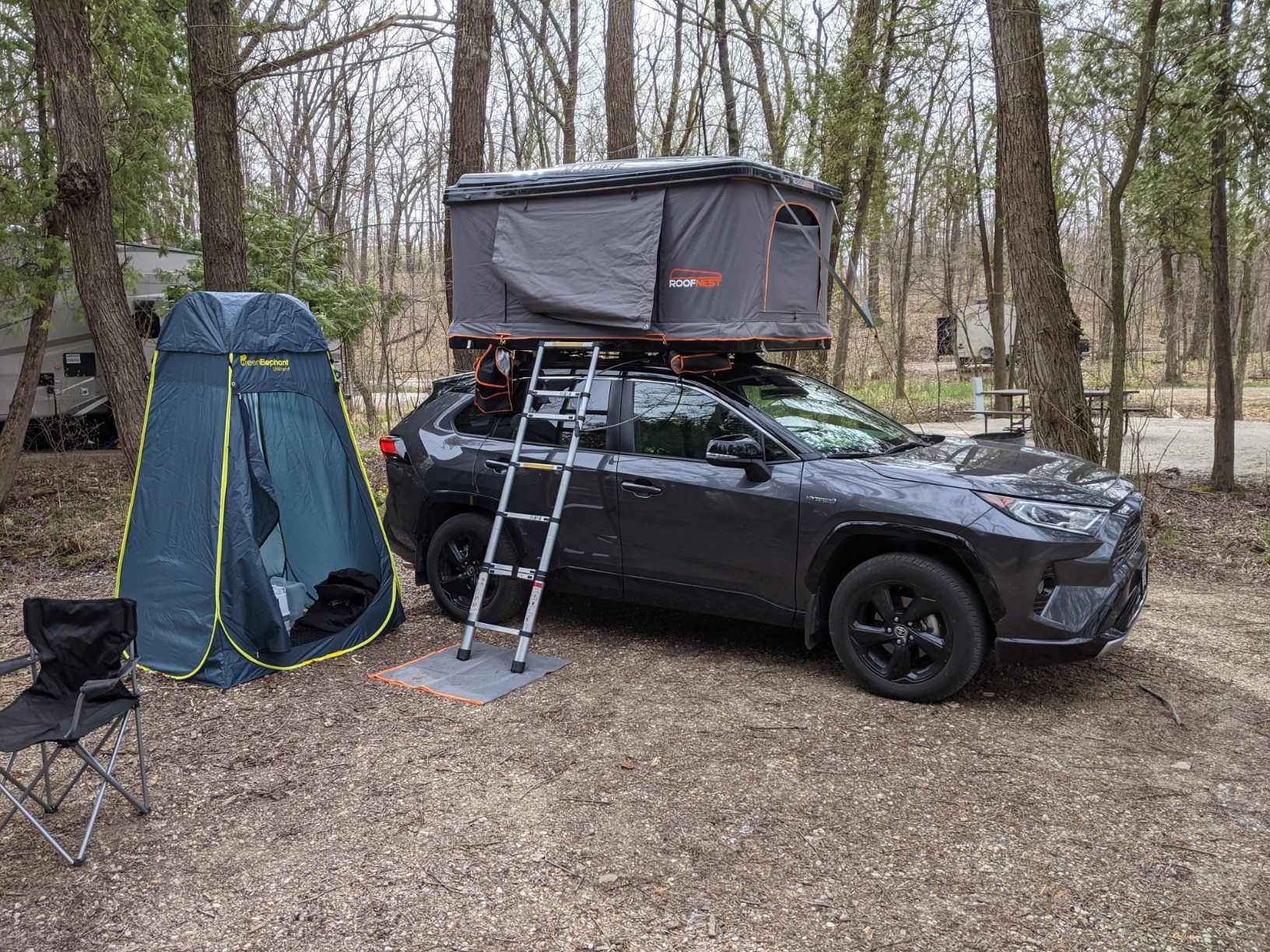 Camco RV Premium Travel Toilet - Features a 5.3-Gallon Detachable Holding Tank, Pump Flush Design & Spring-Loaded Latch (41535) customer photo 1