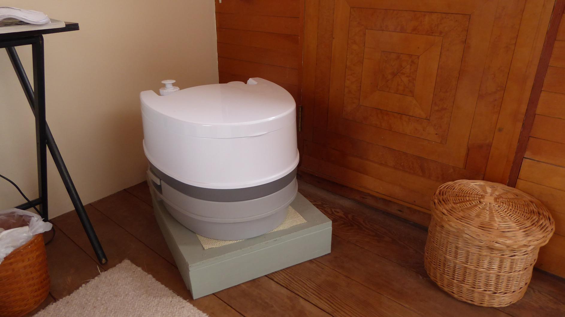 Camco RV Premium Travel Toilet - Features a 5.3-Gallon Detachable Holding Tank, Pump Flush Design & Spring-Loaded Latch (41535) customer photo 2
