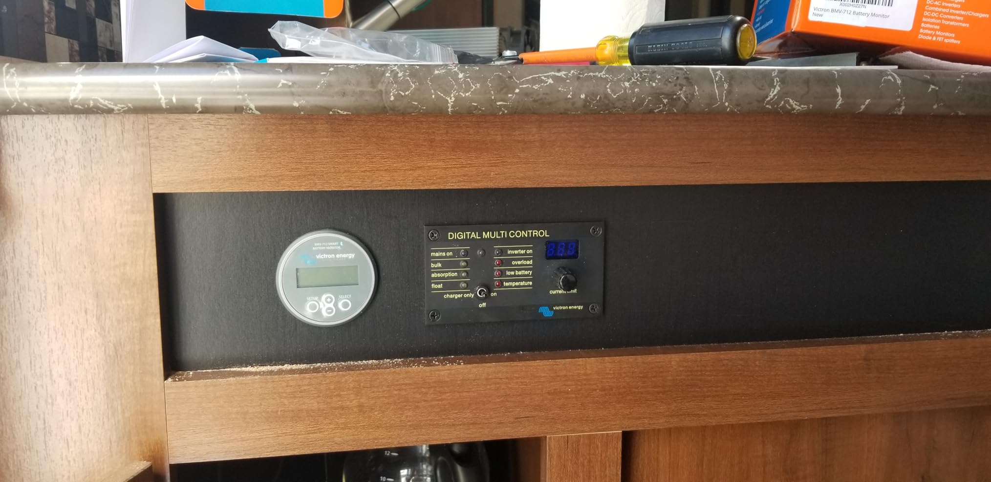 Victron Energy MultiPlus - Power Inverter - Pure Sine Wave Inverter Charger for 120 amp Battery - with PowerAssist Technology - 3000VA 12-Volt customer photo 2
