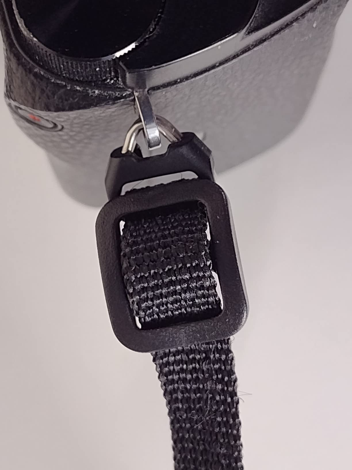 USA Gear TrueSHOT Camera Strap - Neoprene Padded Neck Strap customer photo 2