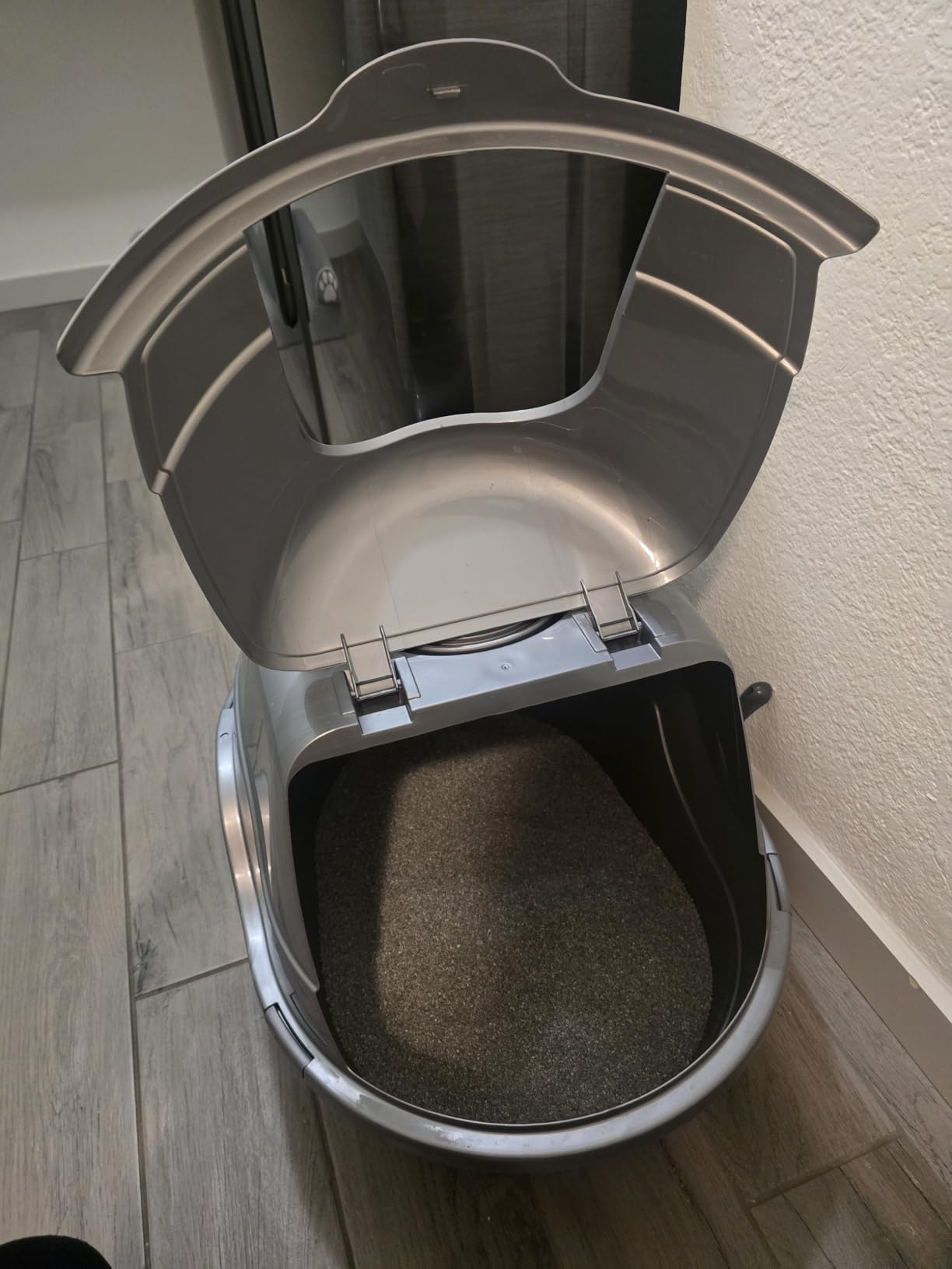 Nature's Miracle Hooded Flip Top Litter Box for Cats, With Built-In Odor Control Charcoal Filter customer photo 1