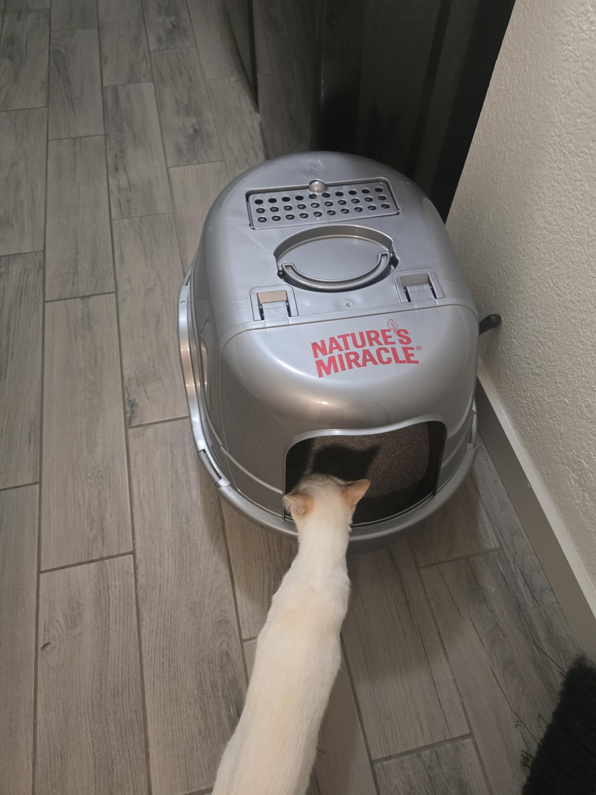 Nature's Miracle Hooded Flip Top Litter Box for Cats, With Built-In Odor Control Charcoal Filter customer photo 2