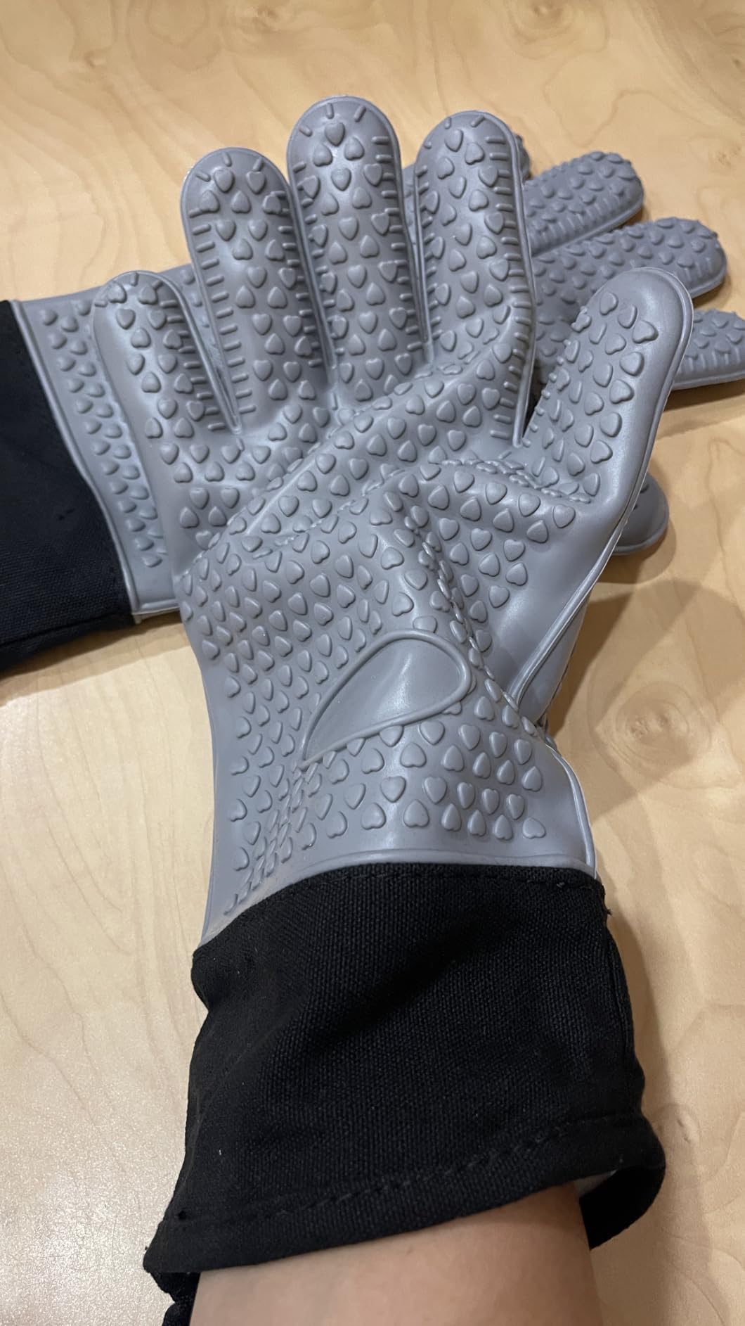 GEEKHOM BBQ Gloves Heat Resistant, 13.7 Inch Long Waterproof Silicone Oven Mitts for Grilling and Smoker, Non-Slip 5 Finger Kitchen Hot Mitts for Baking, Cooking & Cast Iron, Black customer photo 2