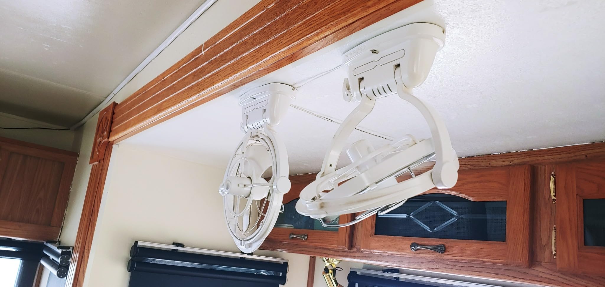 SEEKR Sirocco II Fan by Caframo - 12V/24V Auto-Sensing DC, Omnidirectional Low-Power Draw Fan for Boats and RVs - Black customer photo 2
