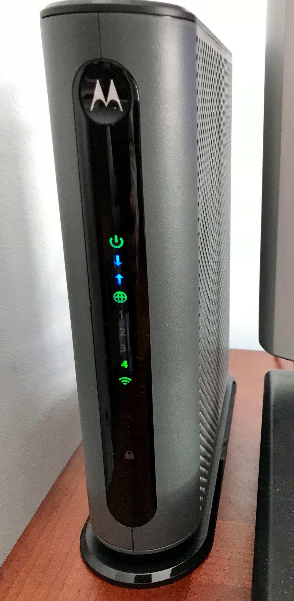 Motorola MG7315 Modem WiFi Router Combo | 2-in-1 Cable Modem with Built in WiFi | DOCSIS 3.0 Modem | N450 WiFi | Approved for Comcast Xfinity, Cox, and Spectrum customer photo 1