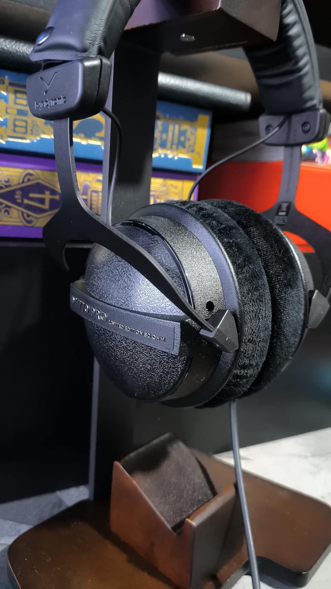 beyerdynamic DT 770 PRO, 80 Ohm, Closed Back, Over Ear, Wired Professional Studio Headphones, Home Recording, Podcast, Monitor, 3m Straight Cable, Black customer photo 1