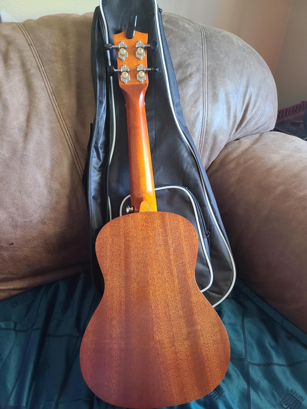 Ukulele, AKLOT Soprano Ukelele Solid Mahogany 21 inch for Professional Beginners Adults Kit with Free Online Lesson and Uke Accessories customer photo 1