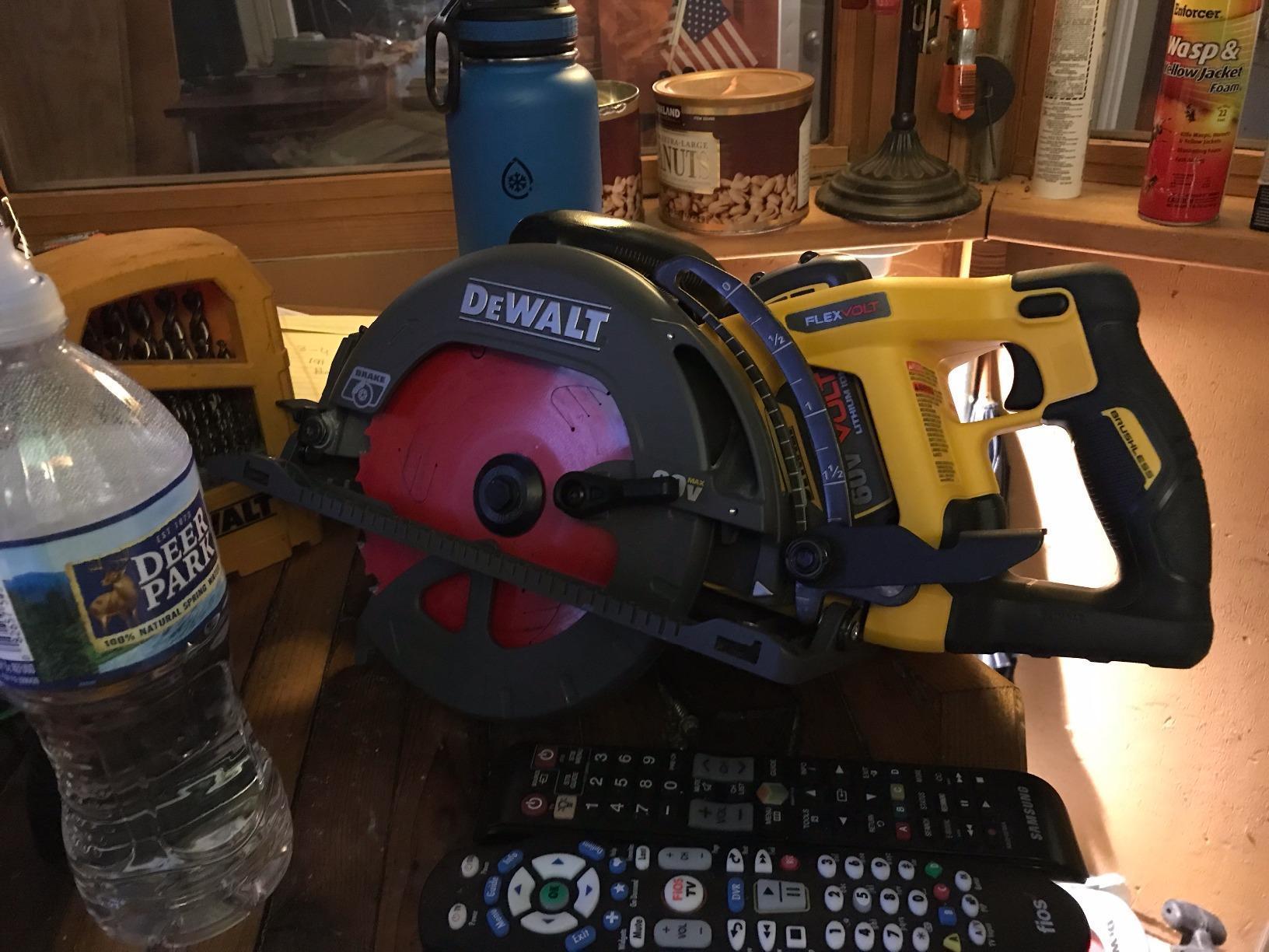 DEWALT FLEXVOLT 60V MAX Circular Saw for Framing, 7-1/4-Inch, Tool Only (DCS577B) customer photo 2