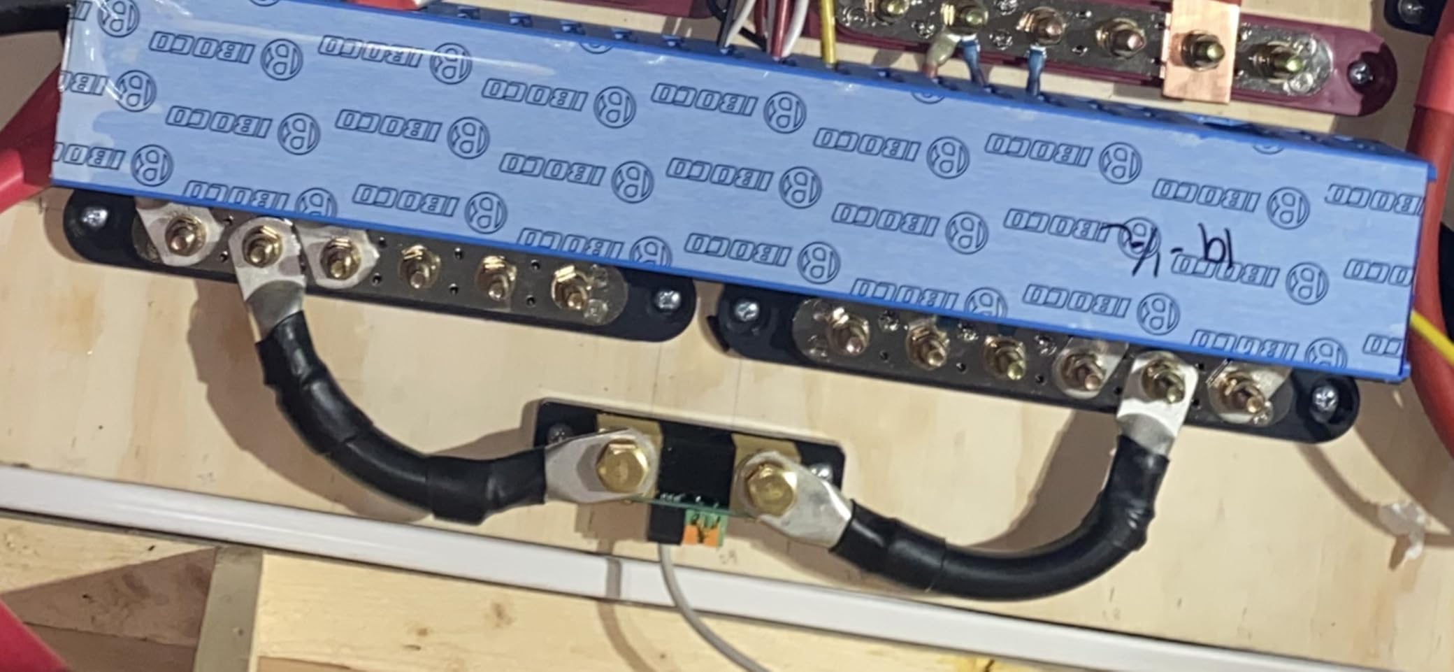 Victron Energy BMV-712 Smart Battery Monitor with Shunt - 6.5-70 VDC - Display, Bluetooth and Detailed in-App Insights- Grey customer photo 1