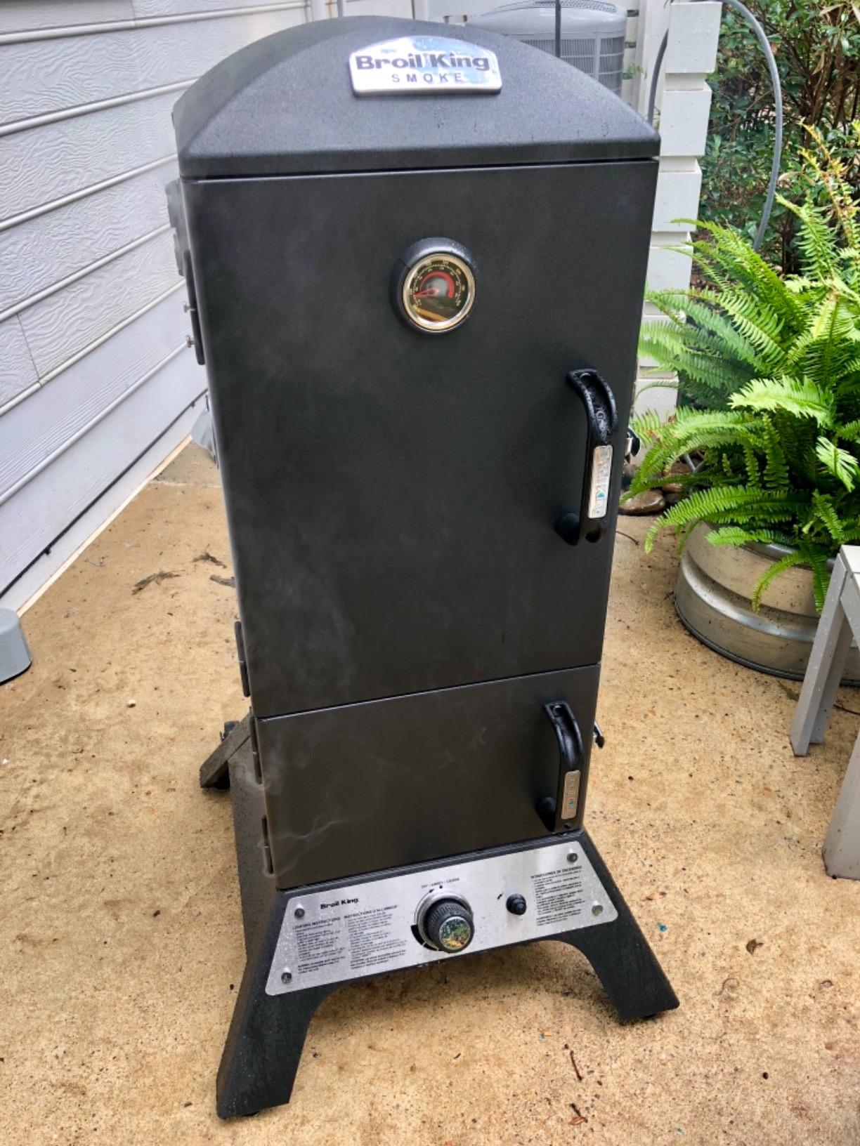 Broil King 923617 Vertical Natural Gas Cabinet Smoker, Black customer photo 1