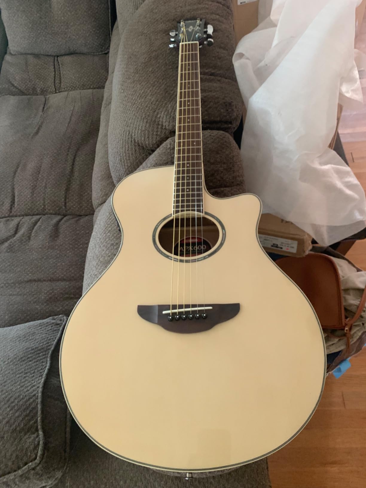 Yamaha APX600 BL Thin Body Acoustic-Electric Guitar, Black customer photo 2