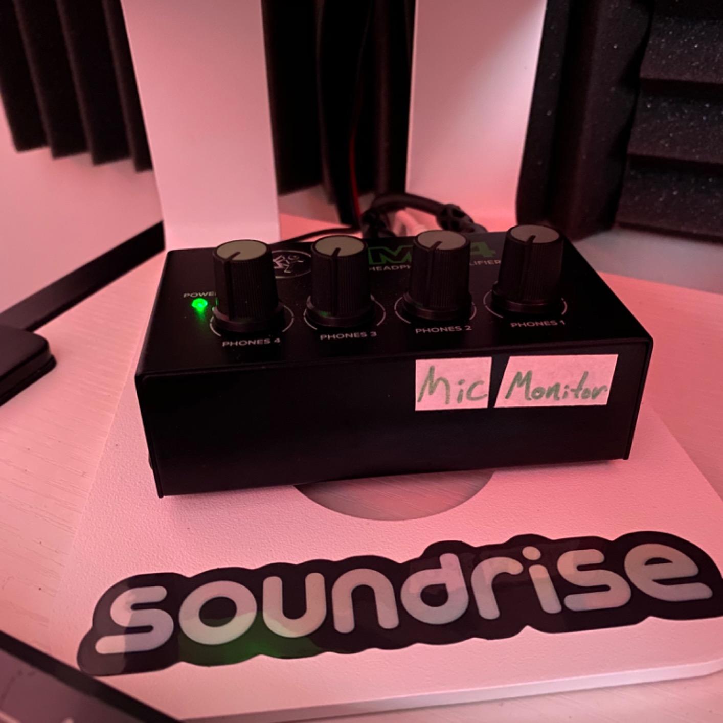 Mackie HM-4 4-Way Headphone Amplifier Mixer Accessory 1-ch x 4 headphones, Black customer photo 2