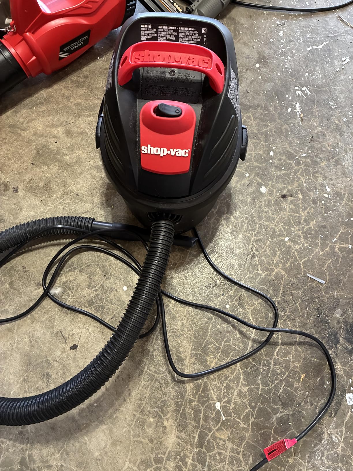 Shop-Vac 9303511 2.5 Gallon Wet Dry Vacuum, 2.5 Peak HP, Wall Mounted customer photo 1