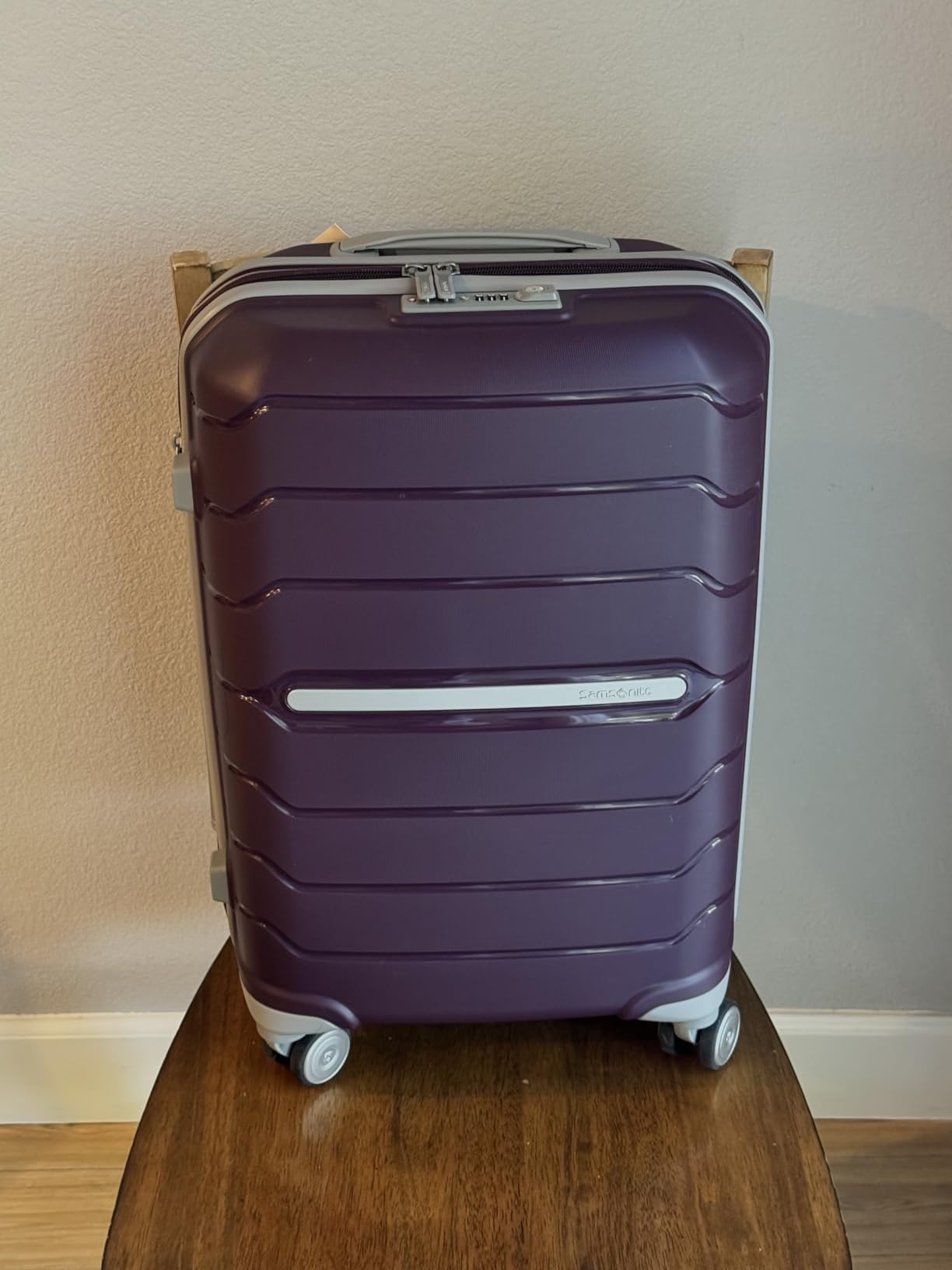 Samsonite Freeform 28-Inch Large Luggage with Dual 360° Spinner Wheels - Checked Suitcase - TSA Lock, Airline-Approved - Lightweight Durable Polypropylene Expandable Hardshell - Navy customer photo 2