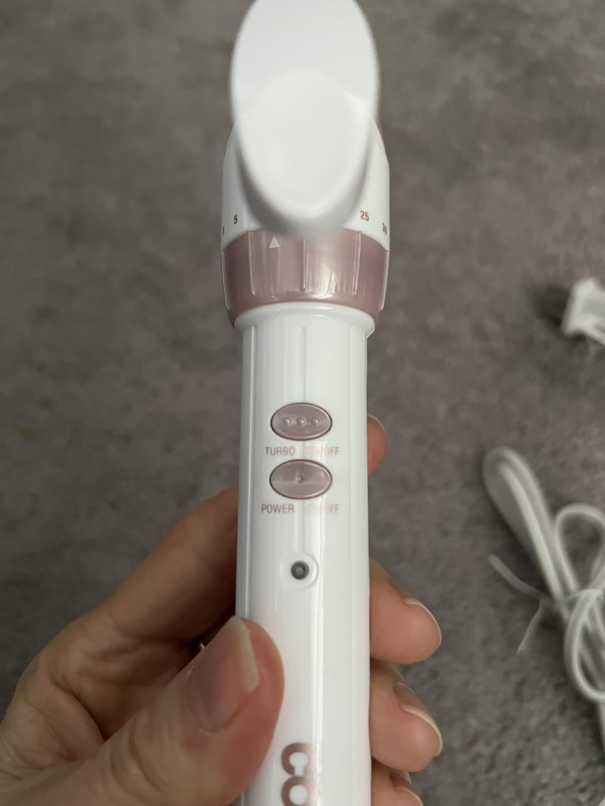 Conair Double Ceramic 1 in. Curling Iron | Double ceramic 1 in. barrel creates classic curls on short to long hair, White/Rose Gold, CD701GNR6 customer photo 2