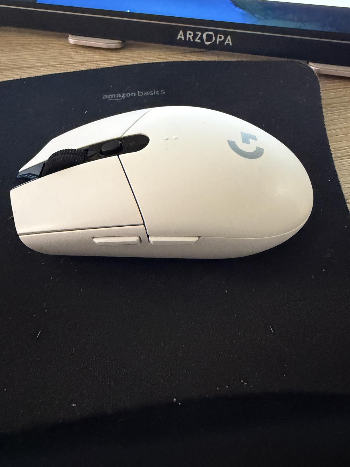 Logitech G305 Lightspeed Wireless Gaming Mouse, Hero Sensor, 12,000 DPI, Lightweight, 6 Programmable Buttons, 250h Battery - White customer photo 2